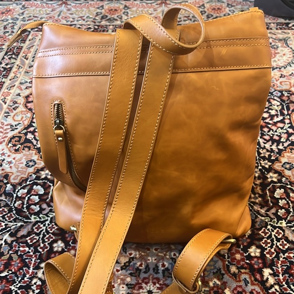 Brown leather backpack - Picture 2 of 3